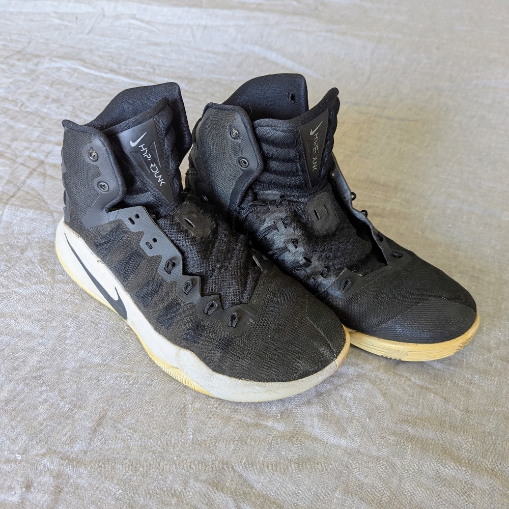 Nike Hyperdunk High-Top Basketball Sneakers in Black & White Size US 9